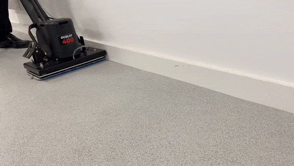 Oscillating Floor Cleaning Machine with Edge to Edge Cleaning